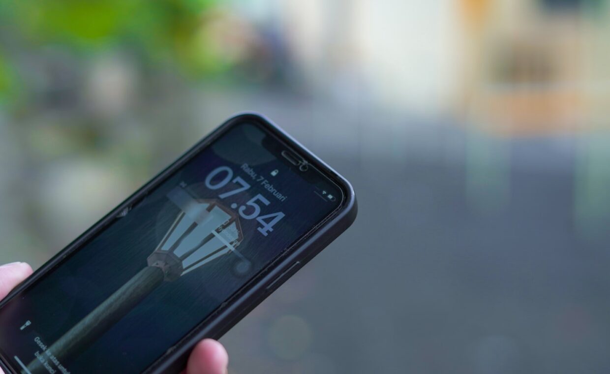 Phone signal bars, photographed for a technology article.