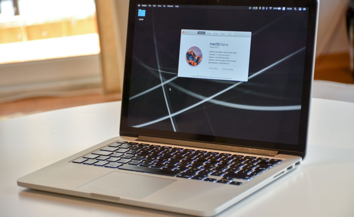 Laptop os install, photographed for a technology article.