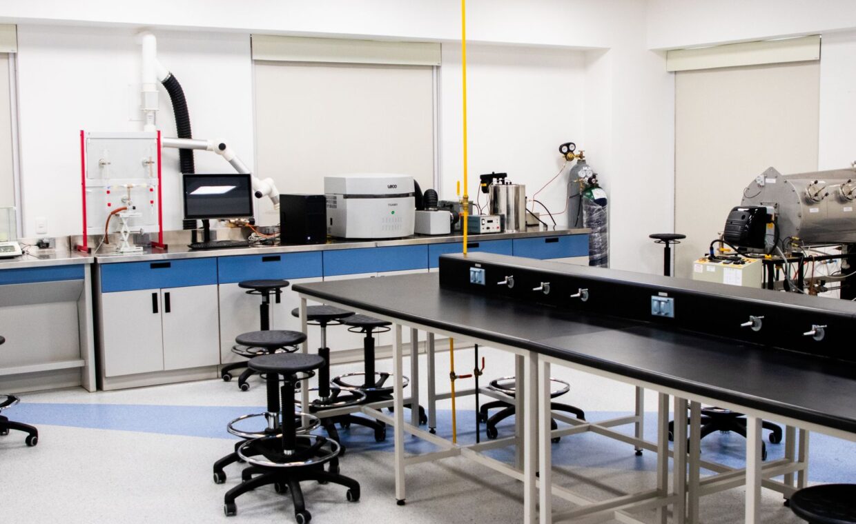 Recovery lab bench, photographed for a technology article.