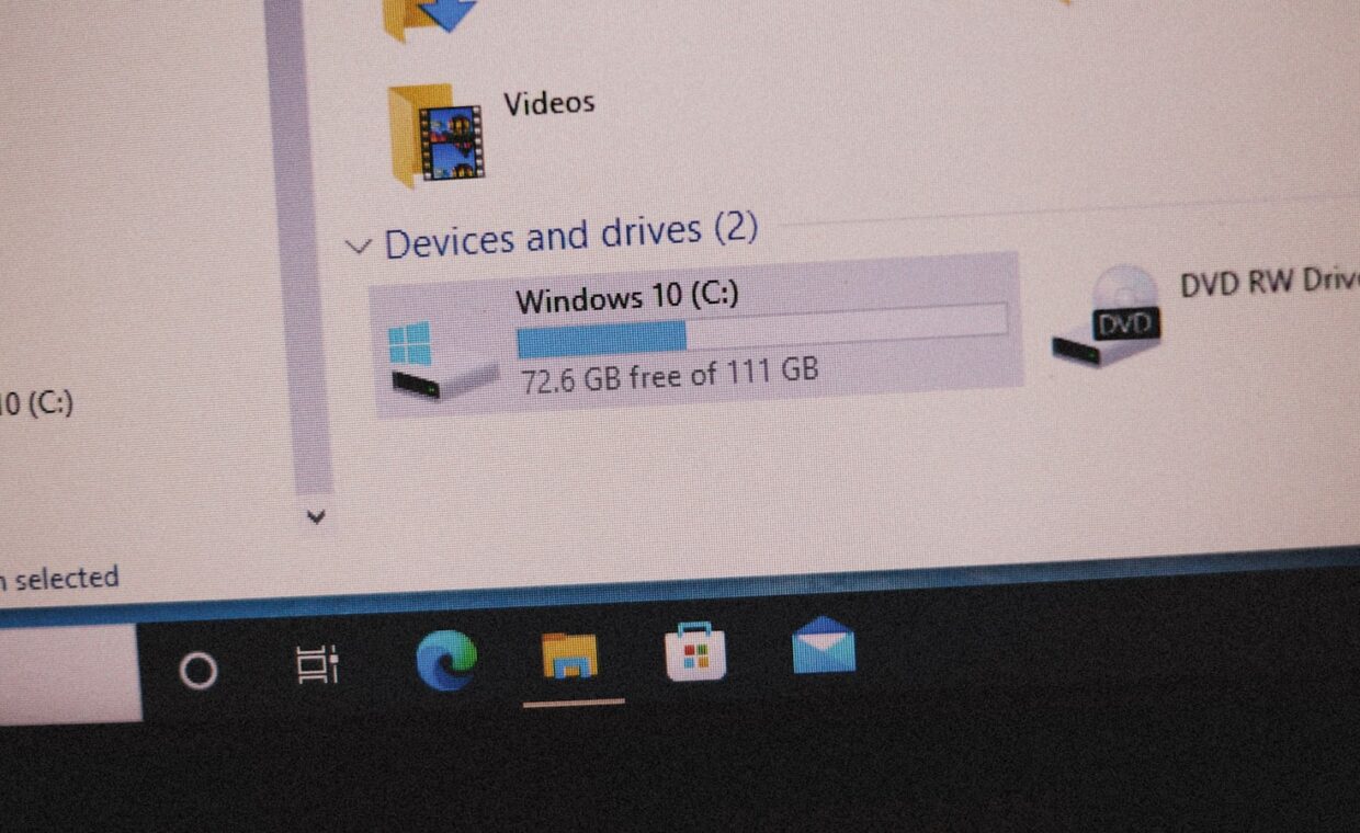 Drive format dialog, photographed for a technology article.
