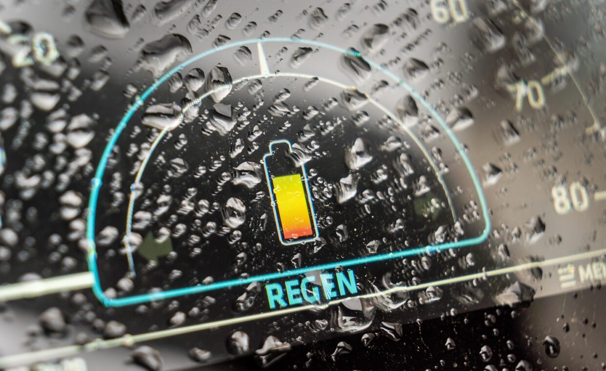 Battery gauge screen, photographed for a technology article.