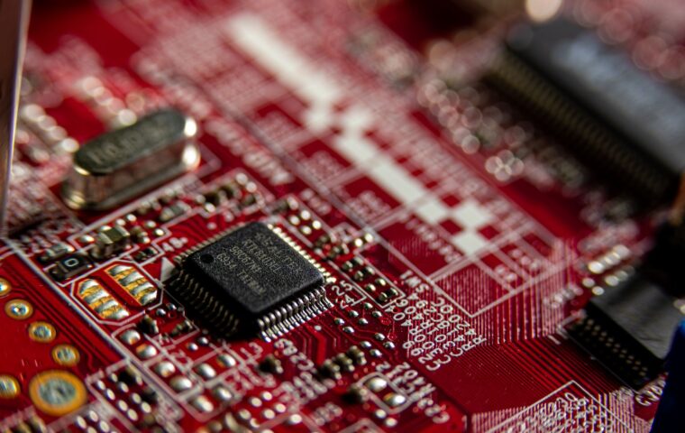 Microcontrollers vs Single Board Computers