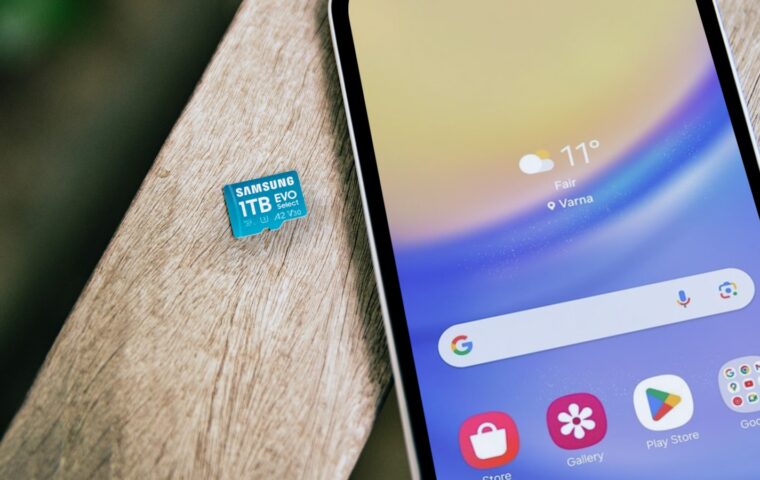 Expandable vs Sealed Phone Storage