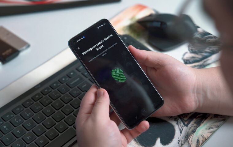 Face Unlock vs Fingerprint
