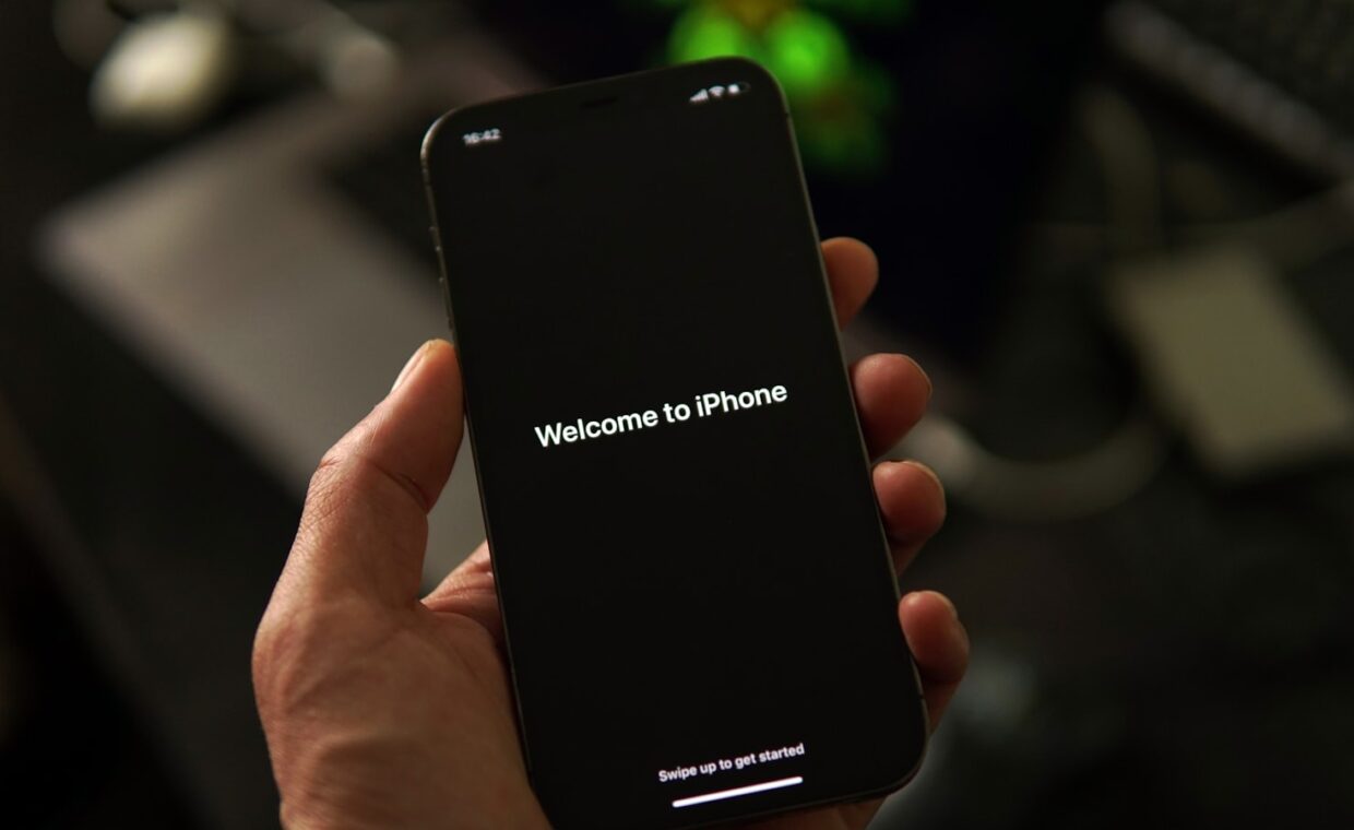 Phone update prompt, photographed for a technology article.