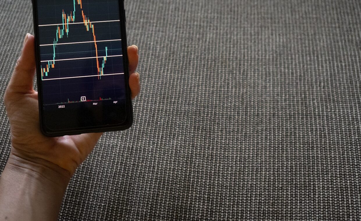 Phone signal bars, photographed for a technology article.